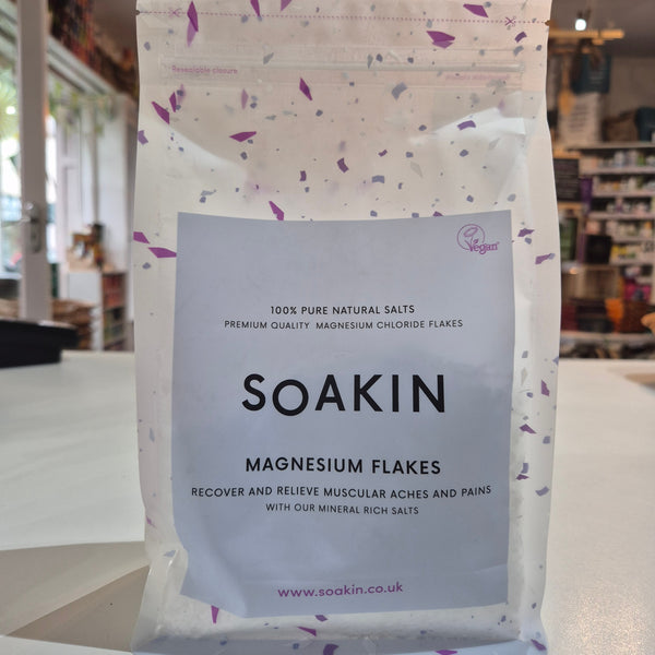 Packaging of Soakin magnesium flakes with a blurred store background