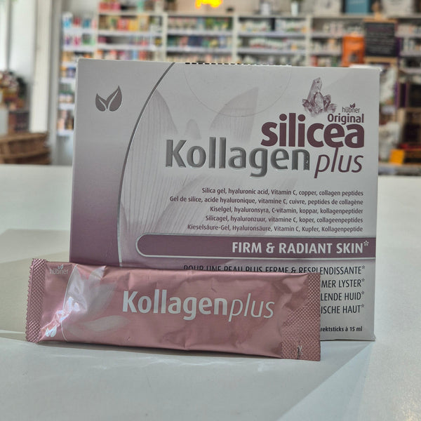 Kollagen Plus packaging with a box and sachet on a shelf in a store.